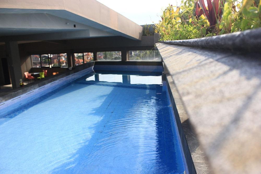 Hotel Reddoorz @ Sunset Point Seminyak Exterior foto